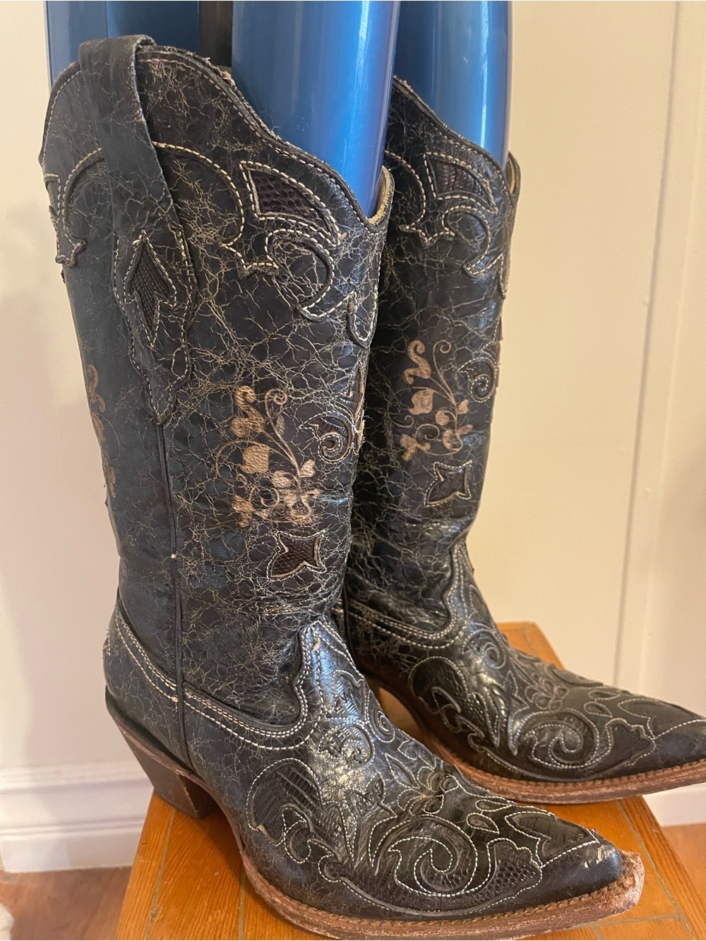 Corral Vintage Black Embroidered Women's Western Boots -Stylish Cowgirl Look 6.5